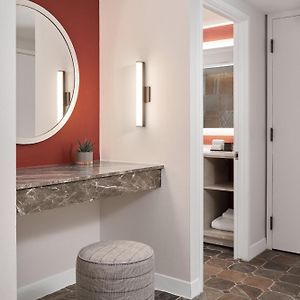 Habitación con Cama King Adaptada para Discapacitados
